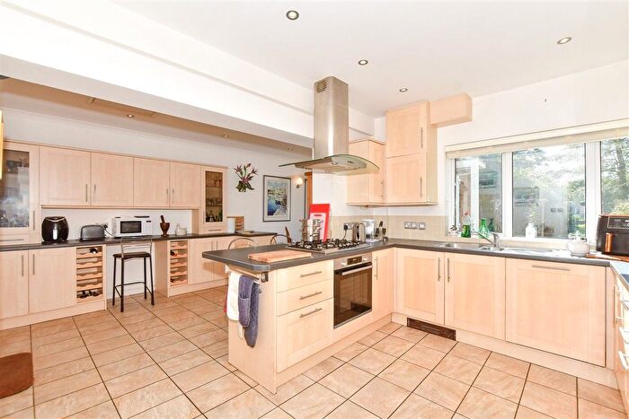 4 Bedroom Detached House For Sale In St. Andrew's Road, Littlestone, New Romney, Kent, TN28