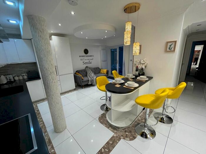 2 Bedroom Flat To Rent In Portnall Road, London, W9