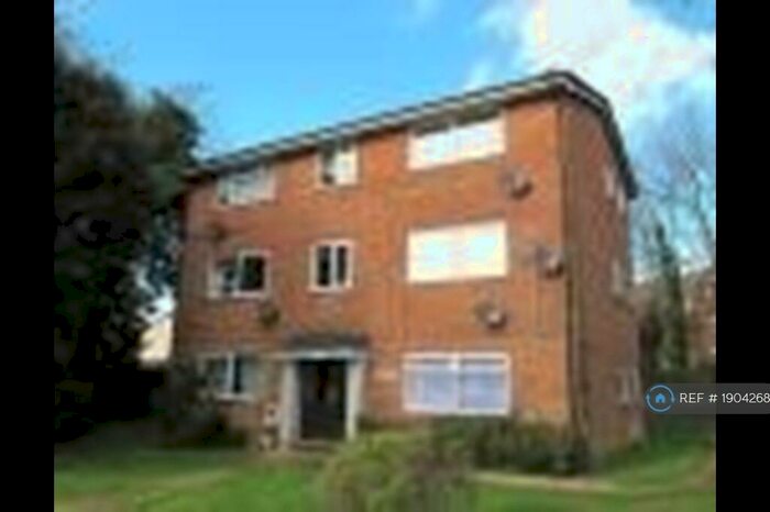 1 Bedroom Flat To Rent In West Court, Southampton, SO19