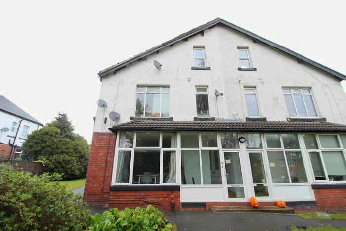 3 Bedroom Flat To Rent In Vesper Road, Leeds, LS5