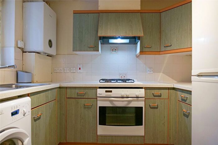 2 Bedroom Flat For Sale In London Road, Reading, Berkshire, RG1