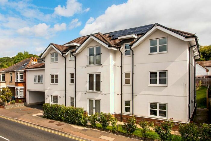 1 Bedroom Flat To Rent In Godstone Road, Whyteleafe, CR3