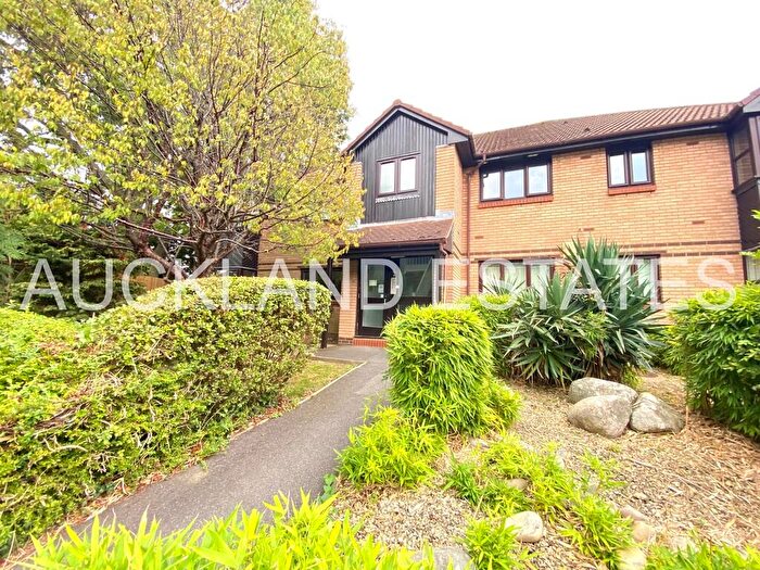 1 Bedroom Apartment For Sale In Bornedene, Potters Bar, EN6