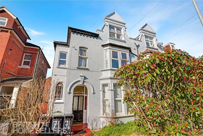 2 Bedroom Flat For Sale In Amherst Road, Bexhill-On-Sea, East Sussex, TN40