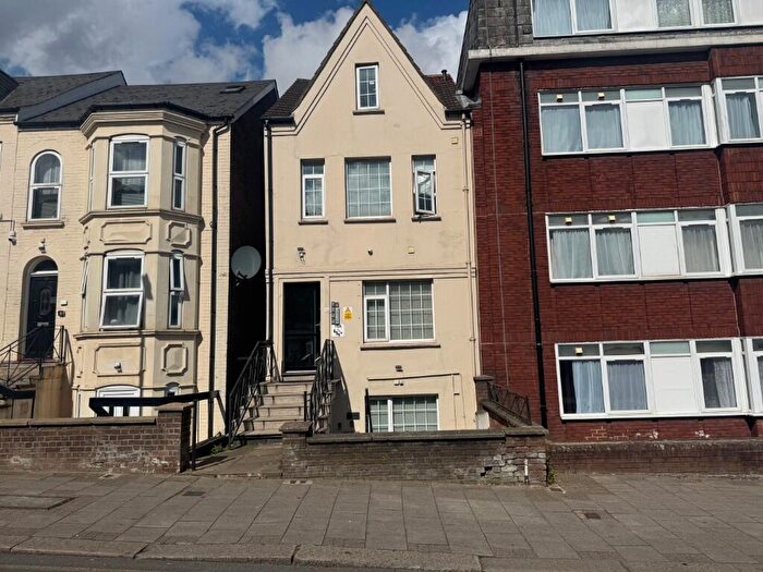 2 Bedroom Flat To Rent In Cardiff Road, Luton, Bedfordshire, LU1