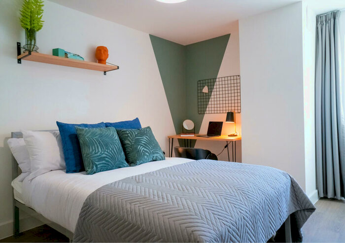 5 Bedroom House To Rent In Maine Road, Manchester, Manchester, M14