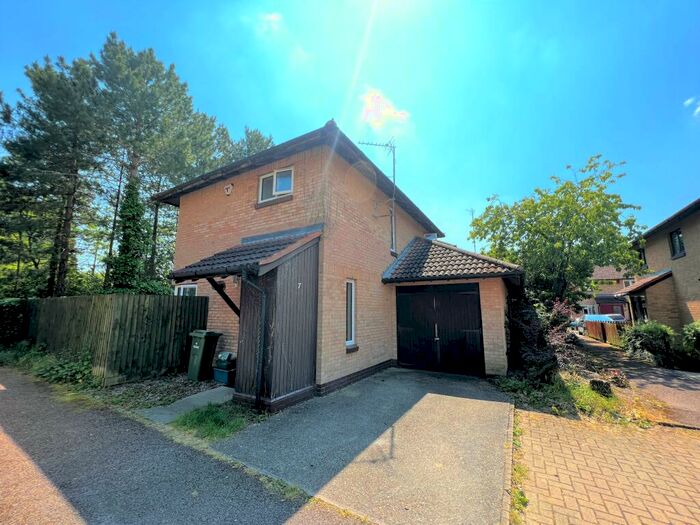 3 Bedroom House To Rent In Breamore Court, Great Holm, Milton Keynes, MK8