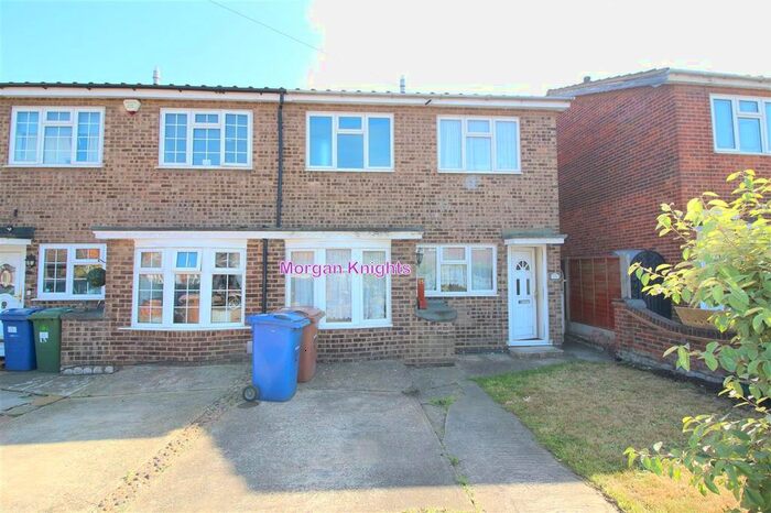3 Bedroom End Of Terrace House To Rent In Giffordside, Grays, RM16