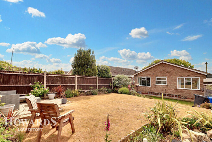 3 Bedroom Detached Bungalow For Sale In Tunstall Drive, Lowestoft, NR32