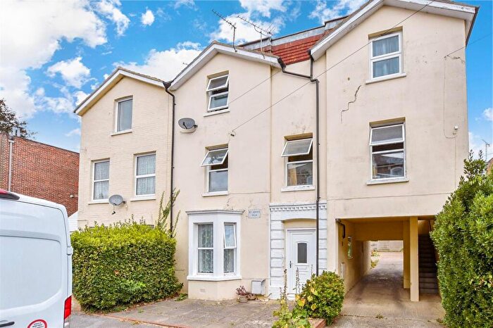 2 Bedroom Flat For Sale In St. Mildred's Road, Ramsgate, Kent, CT11