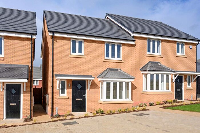 3 Bedroom Semi Detached House For Sale In Irthlingborough Road North, Wellingborough, NN8