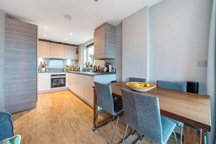 2 Bedroom Apartment For Sale In Wallingford Way, Maidenhead, SL6