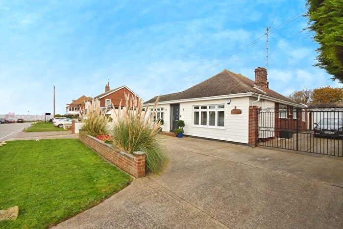 4 Bedroom Detached Bungalow For Sale In Kingsgate Avenue, Broadstairs, CT10