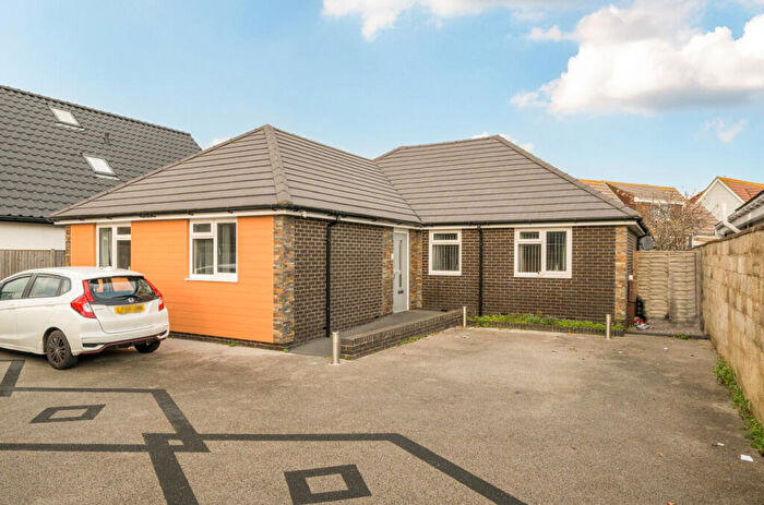 3 Bedroom Bungalow For Sale In West Haye Road, Hayling Island, Hampshire, PO11