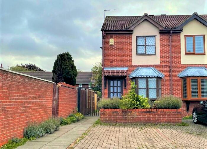 2 Bedroom Semi-Detached House To Rent In Cundall Close, Hull, HU9