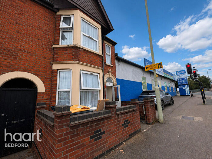 3 Bedroom End Of Terrace House For Sale In London Road, Bedford, MK42