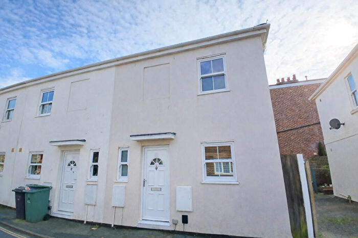 2 Bedroom End Of Terrace House To Rent In Cross Street, Newport, PO30