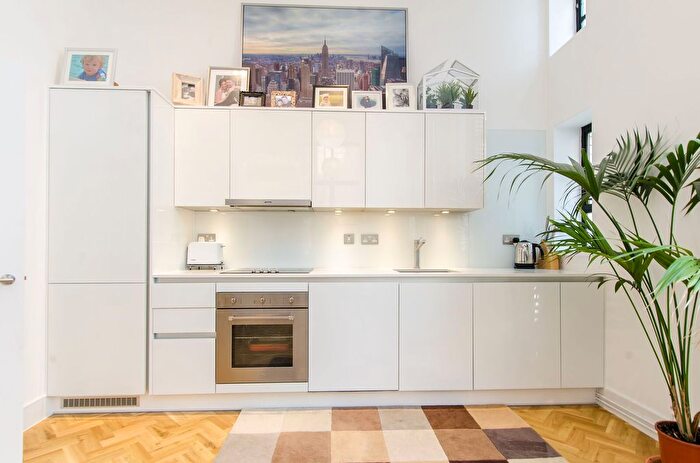 2 Bedroom Flat To Rent In Spa Road, Bermondsey, London, SE16