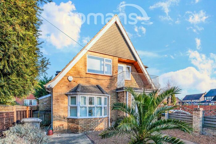 4 Bedroom Detached House To Rent In Chertsey Lane, Staines-Upon-Thames, TW18