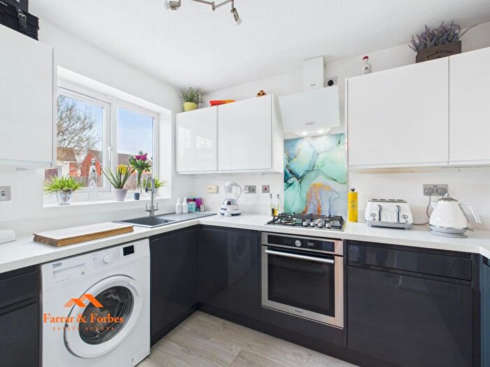 3 Bedroom Semi Detached House For Sale In Chiffon Way, Salford, M3