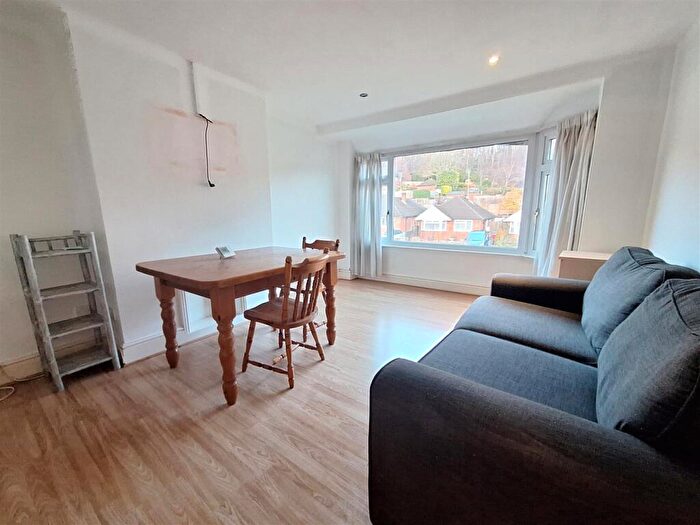 2 Bedroom Flat To Rent In Hemdean Road, RG4
