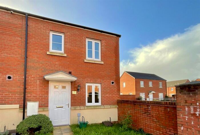 3 Bedroom Semi-Detached House To Rent In Stryd Bennett, Parc Y Strade, Llanelli, SA15