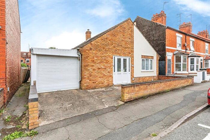 3 Bedroom Detached Bungalow For Sale In Portland Road, Rushden, NN10