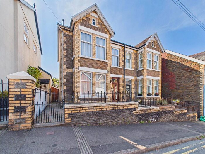 3 Bedroom Semi Detached House For Sale In Bedwlwyn Road, Ystrad Mynach, Hengoed, CF82