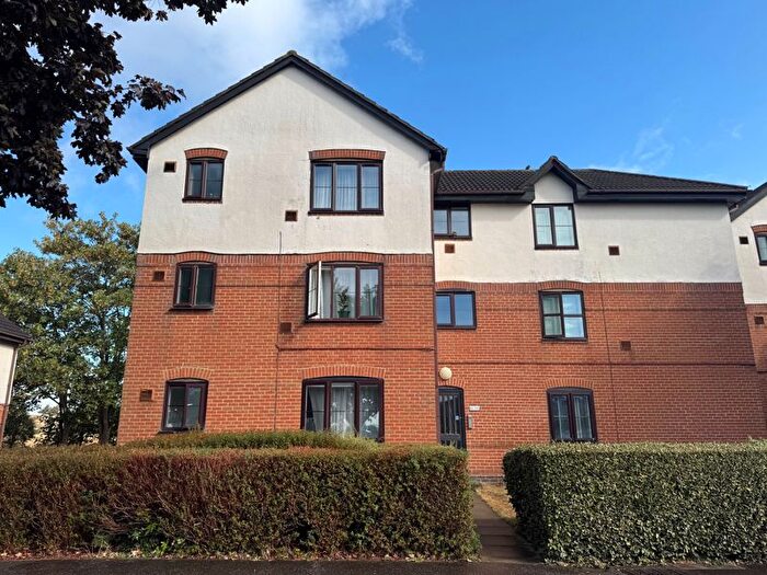 Studio For Sale In David Close, Harlington, Hayes, UB3