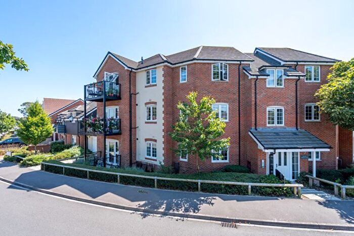 2 Bedroom Flat For Sale In Chatsworth Road, Chichester, PO19