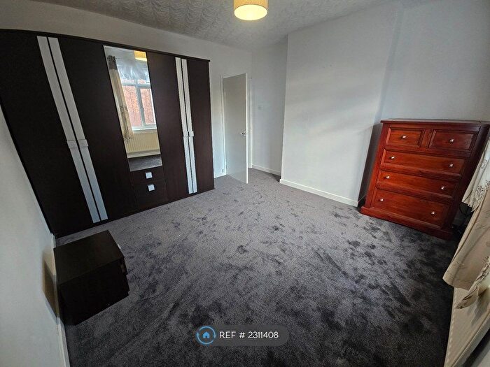 2 Bedroom End Of Terrace House To Rent In Stewkins, Stourbridge, DY8