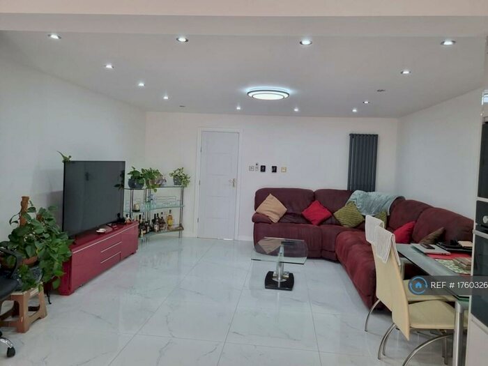 4 Bedroom Terraced House To Rent In Vanguard, London, NW9