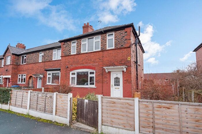 3 Bedroom Semi Detached House For Sale In Royton Avenue, Sale, Greater Manchester, M33