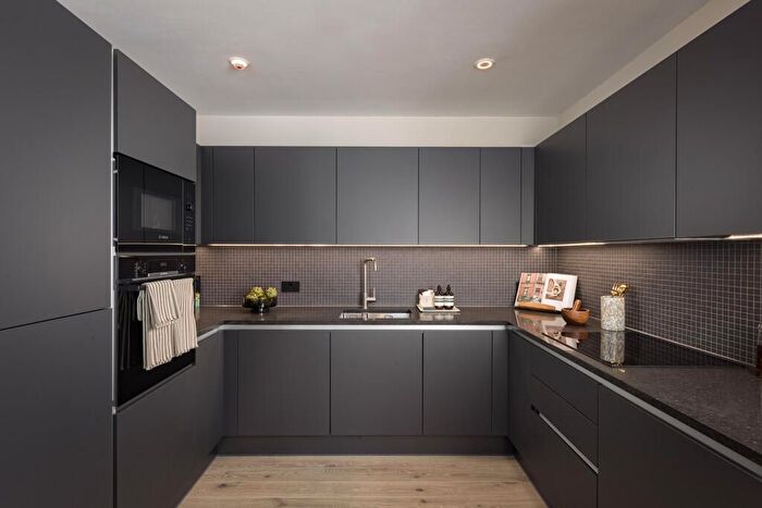 2 Bedroom Flat To Rent In Hanwell Square, London, London, W7