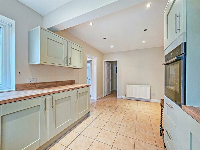 3 Bedroom Detached Bungalow For Sale In Longmoor Avenue, Lowdham, Nottingham, NG14