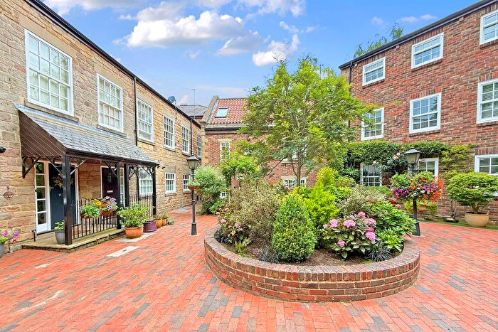 4 Bedroom Terraced House For Sale In Waterside, Knaresborough, HG5