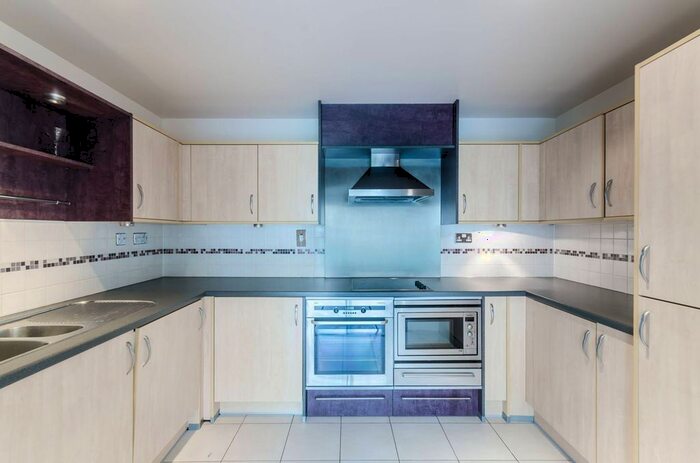 2 Bedroom Flat To Rent In Smugglers Way, Wandsworth, London, SW18