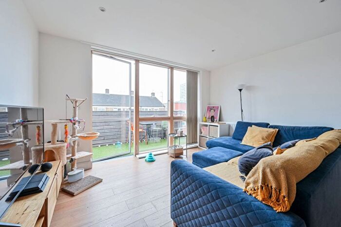 2 Bedroom Flat To Rent In Violet Road, Bow, London, E3