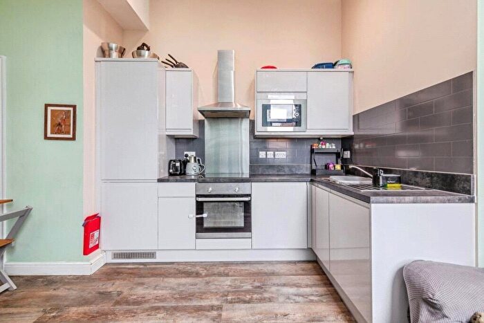 1 Bedroom Flat For Sale In New Road, Rochester, Kent, ME1