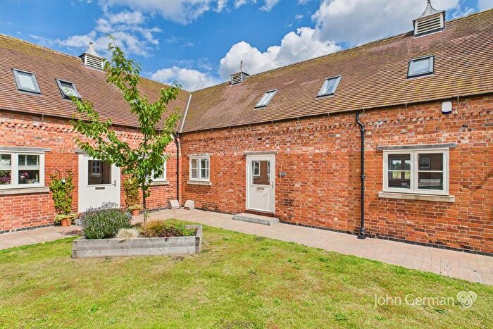 3 Bedroom Barn Conversion For Sale In Kingstanding, Needwood, DE13
