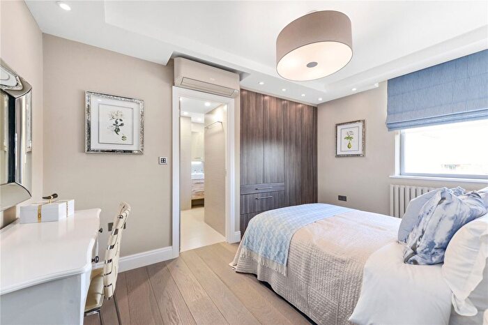 3 Bedroom Flat To Rent In Boydell Court, St. Johns Wood Park, NW8