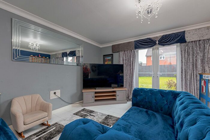 3 Bedroom Semi Detached House For Sale In Peacock Wynd, Wishaw, ML1