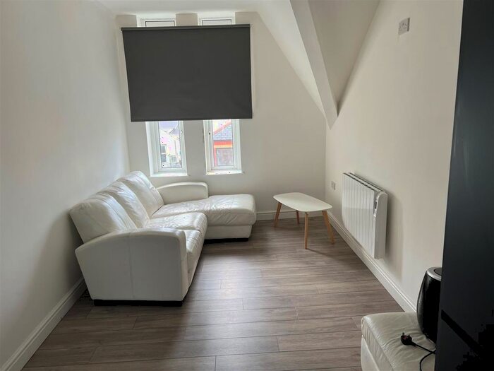 1 Bedroom Flat To Rent In Pen-Y-Lan Road, Roath, Cardiff, CF24