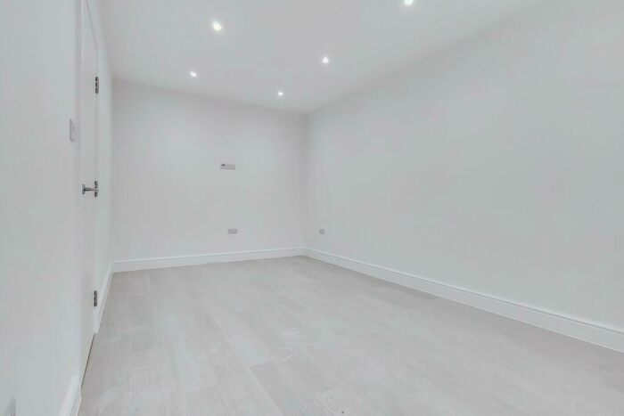 4 Bedroom House To Rent In Carefree Close, Romford, RM5