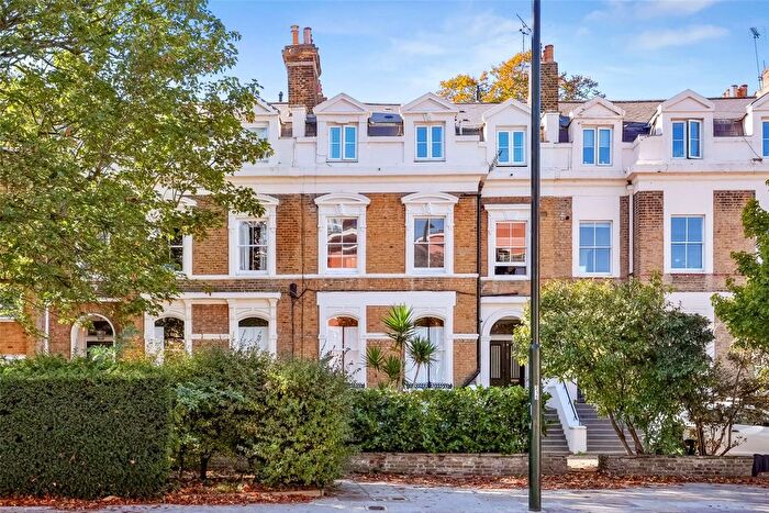 2 Bedroom Flat For Sale In Twickenham Road, Teddington, TW11