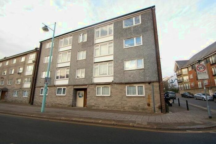 3 Bedroom Flat To Rent In Vauxhall Street, Plymouth, PL4