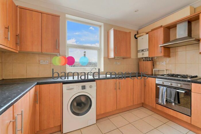 Apartment To Rent In Penge Road, London, SE25