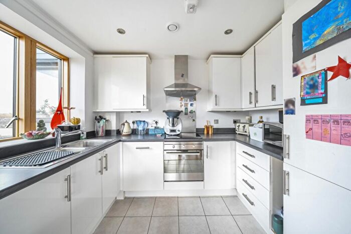 2 Bedroom Flat To Rent In Albert Road, London, NW6