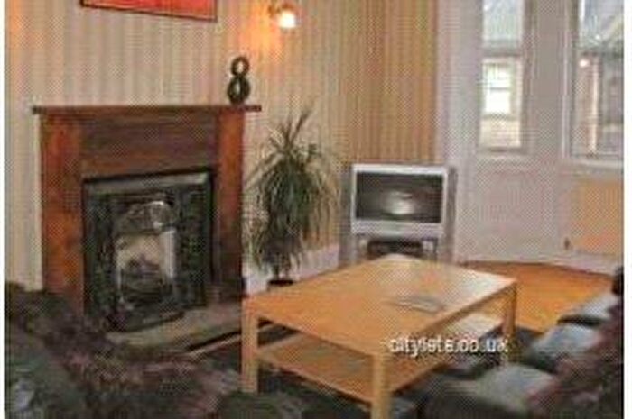 2 Bedroom Flat To Rent In Lochrin Buildings, Edinburgh, EH3