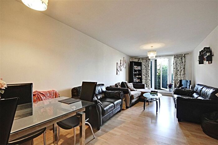 2 Bedroom Flat To Rent In Smoothfield Court, Hibernia Road, Hounslow, TW3